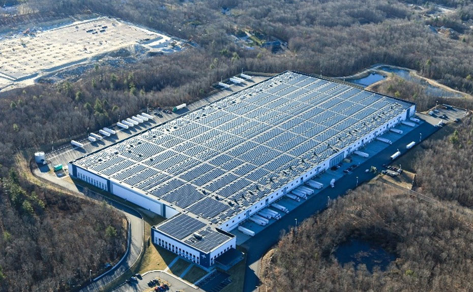 New solar panels at Medline's Uxbridge distribution center
