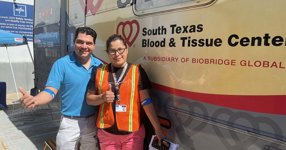 Medline's Armando Vasquez and Diana Lara at the Laredo, Texas blood drive